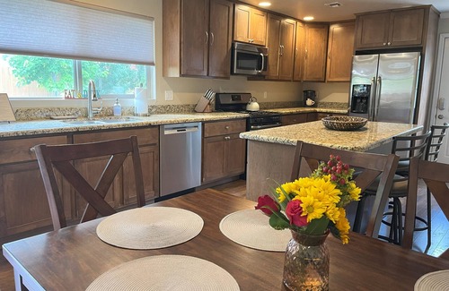 Coconino Estates House | CLEAN & COMFY HOME SO CLOSE TO GRAND CANYON, SNOW BOWL & HISTORIC DOWNTOWN
