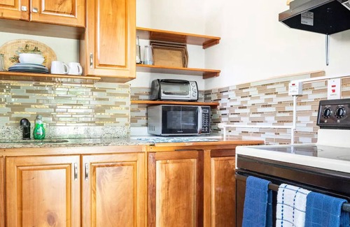 Tower Isle Apartment | clean, comfy & quiet with views