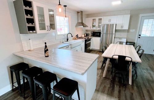 Crystal Beach Cottage | Clean Cottage minutes from the beach and other local beach town amenities.