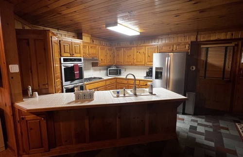 Conyers Cabin | Clean & Cozy Cabin in the Woods