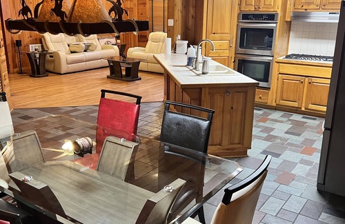 Conyers Cabin | Clean & Cozy Cabin in the Woods
