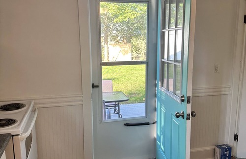 Old Orchard Beach Cottage | Clean cozy cottage 1 mile from beach.
