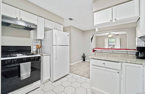 Arena District House | Clean Cozy Home Near Downtown & Riverwalk - Sleeps 10!
