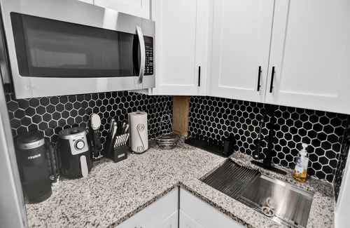 Golden Glades Apartment | Clean & Cozy Miami 2BR APT