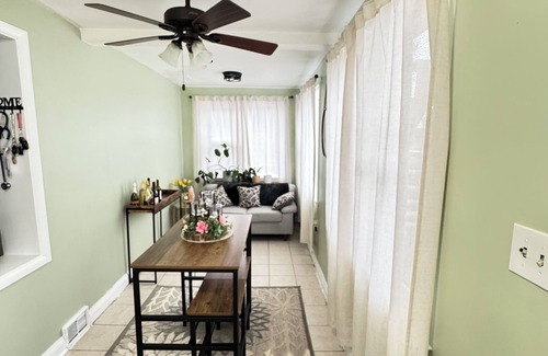 Walkerville Apartment | Clean Cozy Room for Females/Couples