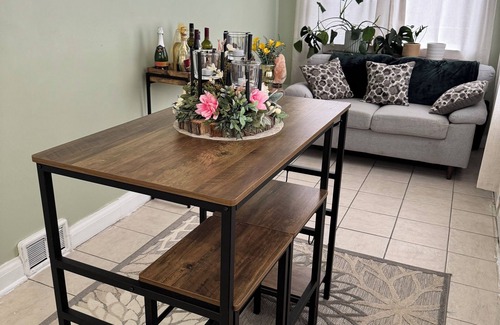 Walkerville Apartment | Clean Cozy Room for Females/Couples