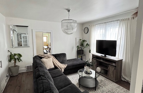 Walkerville Apartment | Clean Cozy Room for Females/Couples