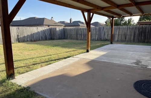 Lubbock House | Clean & Cozy