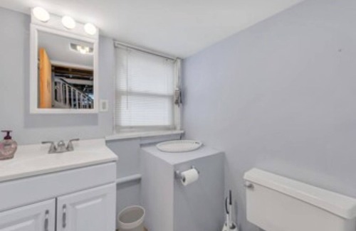 Point Pleasant Beach House | Clean & Cozy 4 Bedroom - 4 Blocks to the Beach