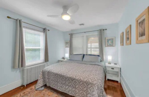 Point Pleasant Beach House | Clean & Cozy 4 Bedroom - 4 Blocks to the Beach