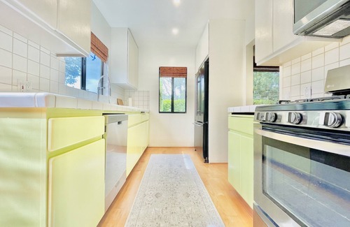 Lucerne - Higuera House | Clean energy wi-fi whole home + garden retreat in coveted Culver City
