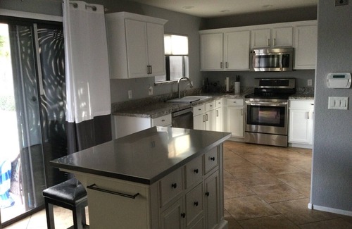 Paradise Valley Village House | Clean Family Home/Resort like outdoor space