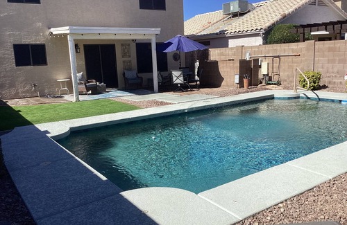 Paradise Valley Village House | Clean Family Home/Resort like outdoor space