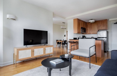 Gold Coast Apartment | Clean Gold Coast 1BR w/Doorman & Gym, nr Park & Beach, by Blueground