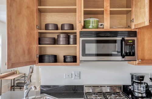 Gold Coast Apartment | Clean Gold Coast 1BR w/Doorman & Gym, nr Park & Beach, by Blueground