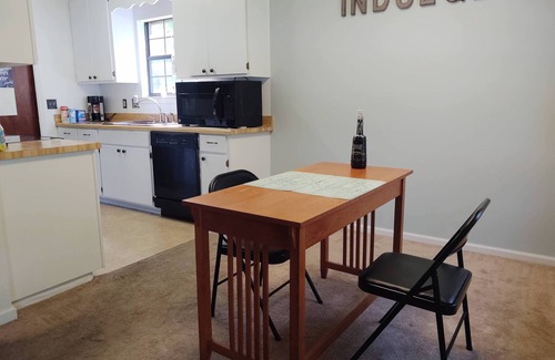 Tallahassee House | Clean house Private Indoor spaces By I-10