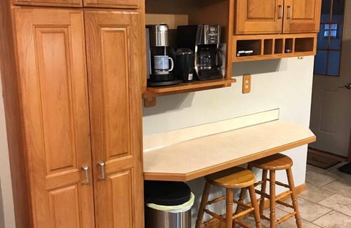 Beachwood-Bluffton House | CLEAN ~Lake Michigan Sandy Beach Access~ Pet Friendly ~ Hot tub ~ Sleeps 10
