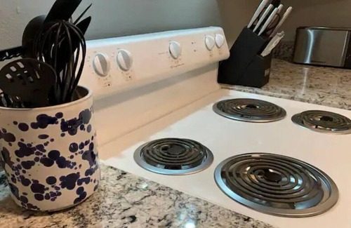 Southwest Raleigh House | Clean & Modern 3-Bedroom Duplex
