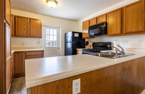 Cody House | Clean, Modern! 3 Bedrooms, River, Downtown