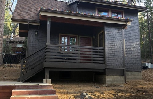 Idyllwild Cabin | Clean Modern Cabin with Tesla/J1172 EV charger