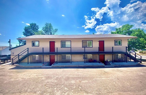 Southeast Colorado Springs Apartment | Clean Modern Eastside Apartment