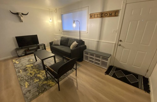 Southeast Colorado Springs Apartment | Clean Modern Eastside Apartment