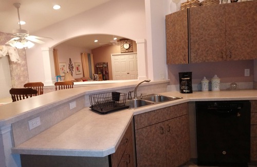 Fellowship House | CLEAN Modern home, 3 bedrms, 1 double-sink bathrm, 65" TV & 3 couches