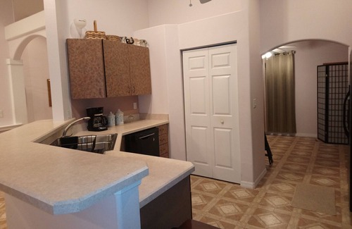 Fellowship House | CLEAN Modern home, 3 bedrms, 1 double-sink bathrm, 65" TV & 3 couches