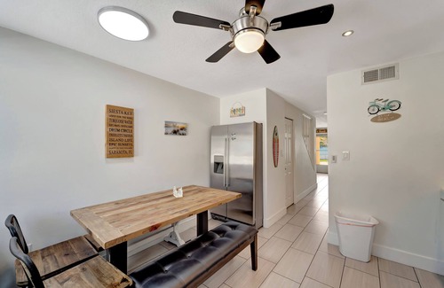 Siesta Key House | Clean Modern Townhouse, Steps From PRIVATE Beach, heated pool, shuffle board