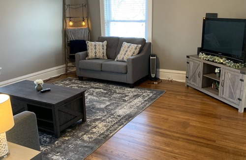 La Crosse House | Clean Modern Victorian Stay