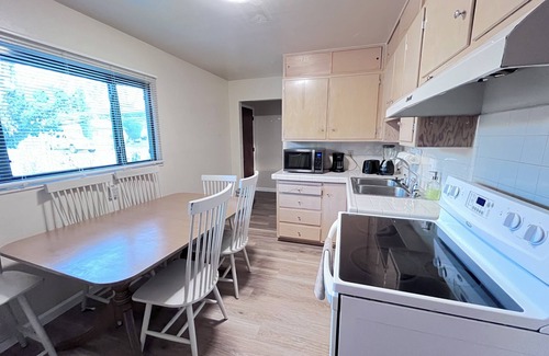 Northeast Heights House | Clean quiet 3BR home with AC, garage and fenced backyard