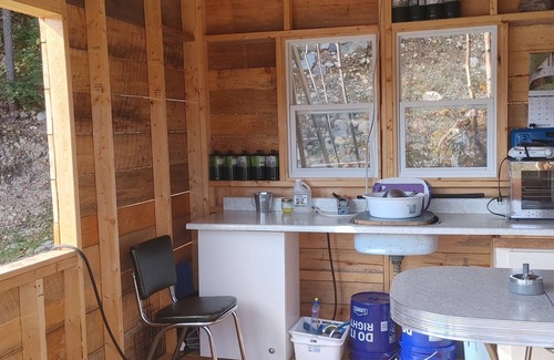 Sudbury Cabin | CLEAN Romantic Cabin Lakeside Sauna/Tub and Fire Pit