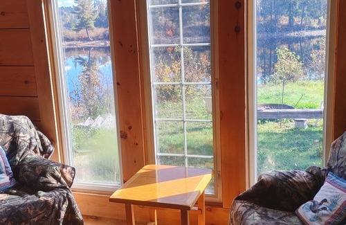 Sudbury Cabin | CLEAN Romantic Cabin Lakeside Sauna/Tub and Fire Pit