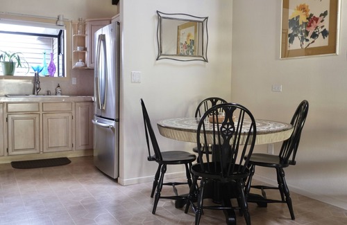 Sandpoint Condo | Clean Sandpoint condo in quiet lakefront community w/pool, tennis courts