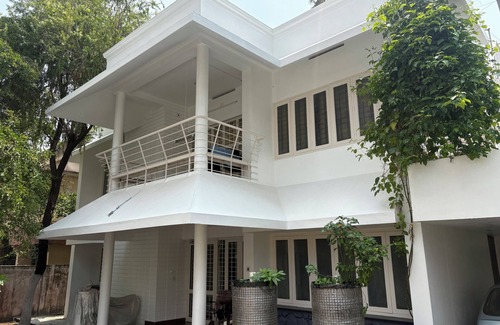 Thiruvananthapuram House | Clean & Spacious 3 bedroom - heart of city - peaceful, silent & nature friendly