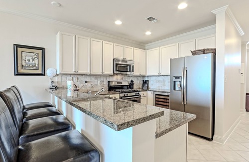 Orange Beach Condo | Clean & spacious Canalfront condo with pool & hot tub on-site, gorgeous sunsets