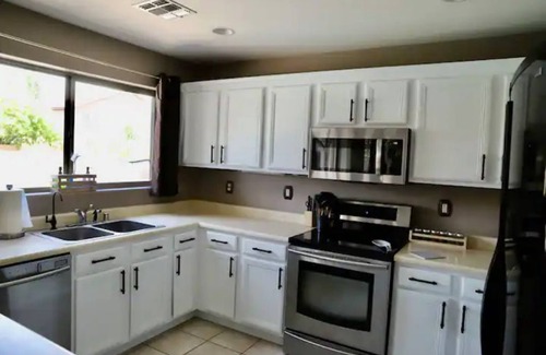 Mountain Vista Ranch House | Cleanest three bedroom home in Surprise!