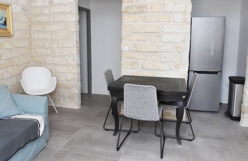 Gambetta Apartment | CLEAR GROUND FLOOR APARTMENT CLOSE TO THE HISTORICAL CENTER