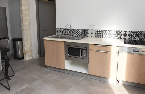 Gambetta Apartment | CLEAR GROUND FLOOR APARTMENT CLOSE TO THE HISTORICAL CENTER