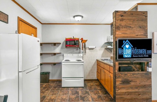 Jenkins Cabin | Clear Water Cabin 3 - Bring Your Boat, Enjoy The Swim Dock, Kayaks, Pool, and Views! | 3
