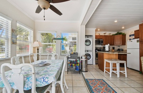 Clearwater Beach House | Clearwater Beach Cottage 15H/Walk to the Beach!