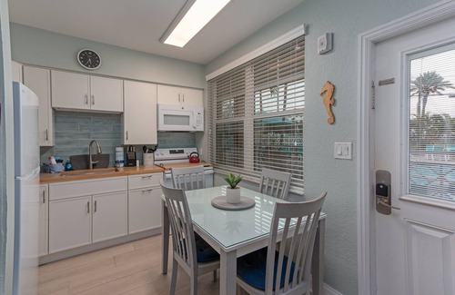 Bay Esplanade Condo | Clearwater Beach Suites #106