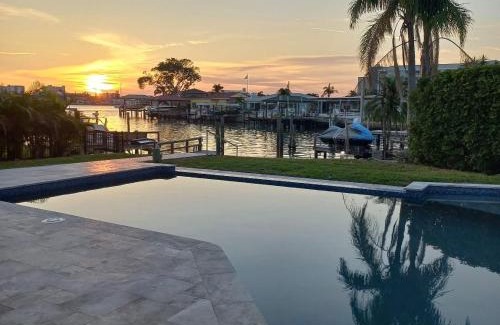 Island Estate House | Clearwater Beach Waterfront Modern Villa 4BD 2BIG OPEN LOFT 4BT with Pool Boat Deck Sleep 15