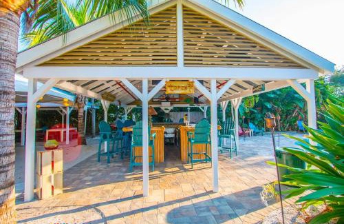 Bay Esplanade House | Clearwater Beach Oasis Retreat - Entire Resort