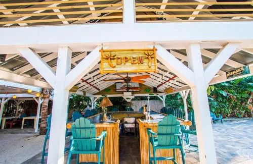 Bay Esplanade House | Clearwater Beach Oasis Retreat - Entire Resort