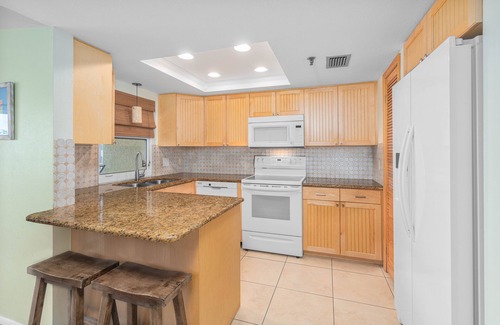 Redington Shores Condo | CLEARWATER/ST. PETE BEACH AREA, BCHFT CONDO, 3BD, 3BTH, LIKE NEW, CK THE REVIEWS