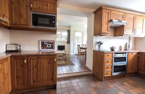 Limpley Stoke House | Clematis Cottage - Idyllic Village close to Bath