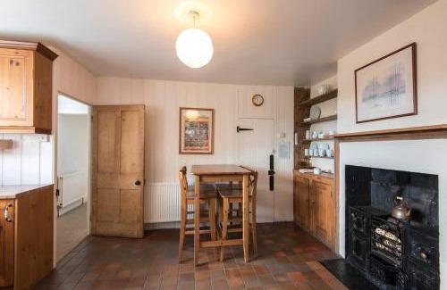 Limpley Stoke House | Clematis Cottage - Idyllic Village close to Bath