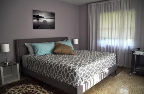 Arlington Park House | Clematis House near Arlington Park with Heated Pool