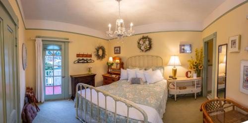 Astoria Bed & Breakfast | Clementine's Guest House & Vacation Rentals